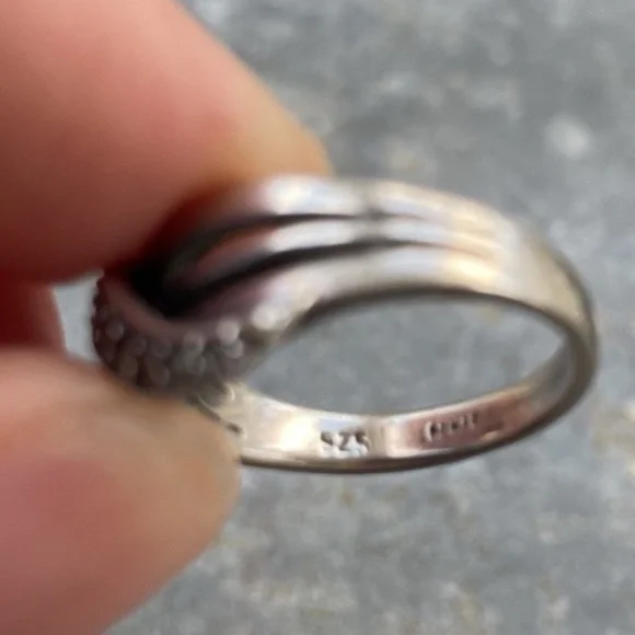 Sundance Sterling Silver Crisscross Ring w/ marcasite stones Size 6.5-7 - Picture 3 of 4